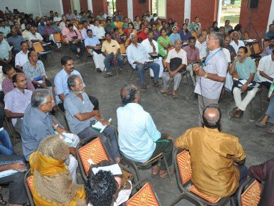 Dr. S. Murali Das, former Scientist, CESS and Consultant to LARC, answering questions from the public on lightning.